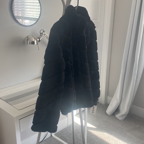 CI SONO Faux Fur Collection - Picture 2 of 11